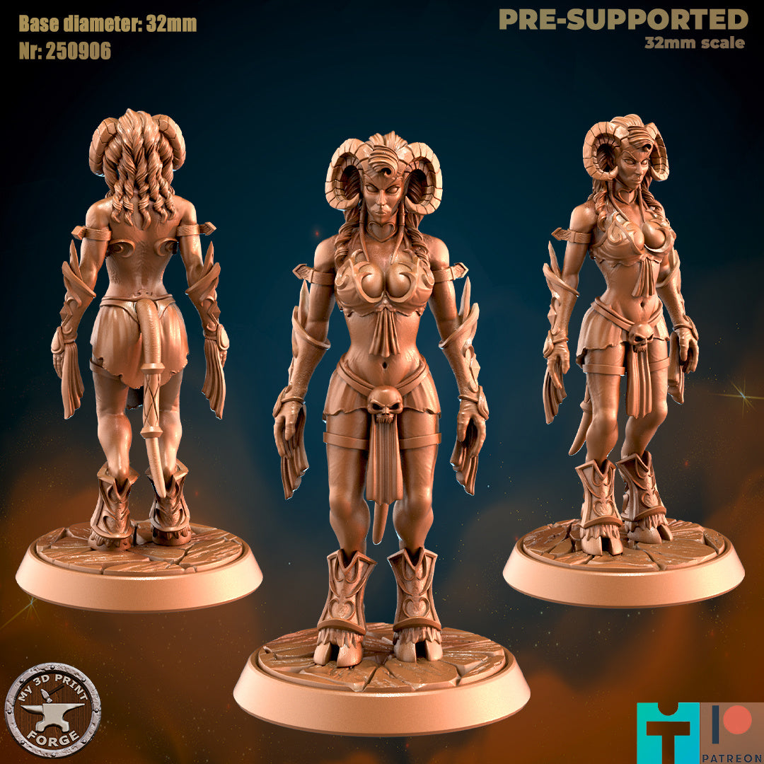 Aly, Horned Humanoid Boss - 32mm Scale - Unpainted Miniature
