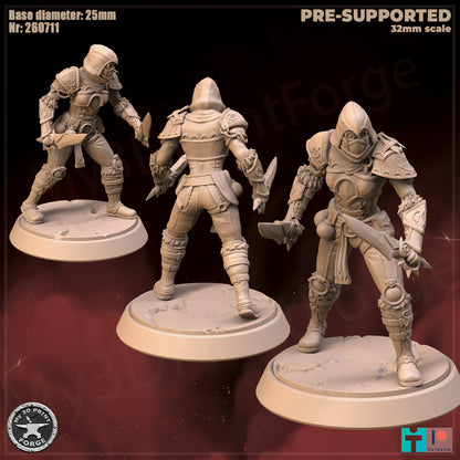Female Rogue, Human Tribe - 2 Poses - 32mm Scale - Unpainted Miniature