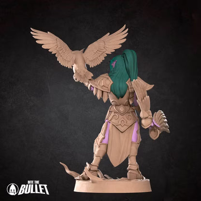 Night Elf Warrior Priestess, Pinup - Unpainted Miniature