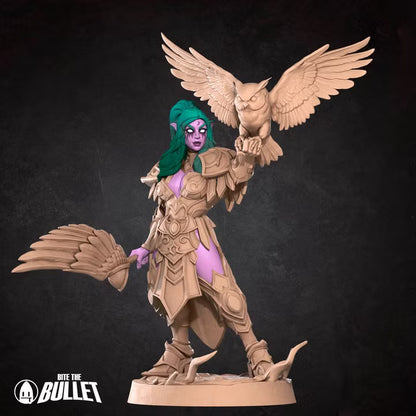 Night Elf Warrior Priestess, Pinup - Unpainted Miniature