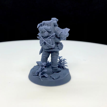 Adventurer - Unpainted Miniature