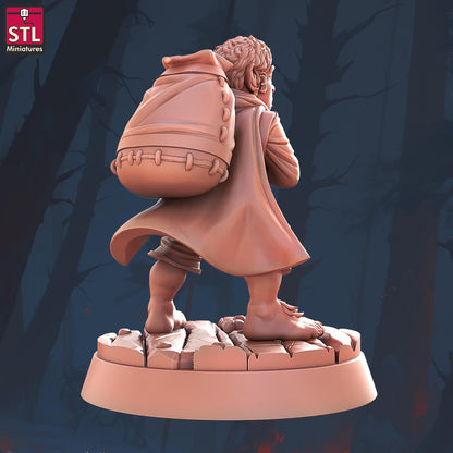 Hostel Guest, Pose C, Halfling Hostel Set - Townsfolk - 32mm Scale - Unpainted Miniature for DnD, Pathfinder, Tabletop RPGs - STL Miniatures