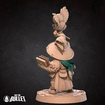 Female Gnome Wizard - 32mm, 35mm Scale - Unpainted Miniature