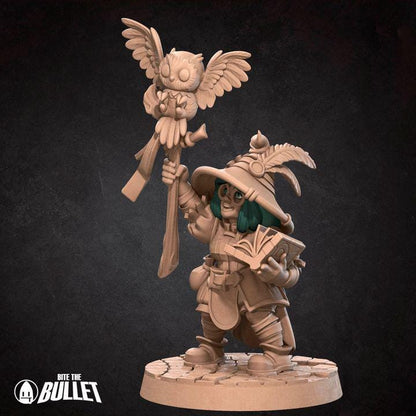 Female Gnome Wizard - 32mm, 35mm Scale - Unpainted Miniature
