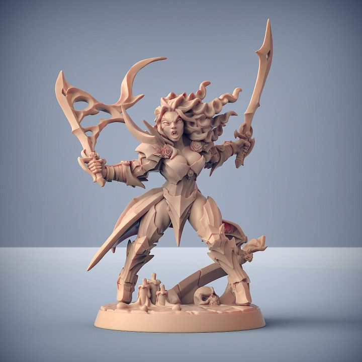 Lenora Drakenmiryan - Vampire Lord - Unpainted Miniature