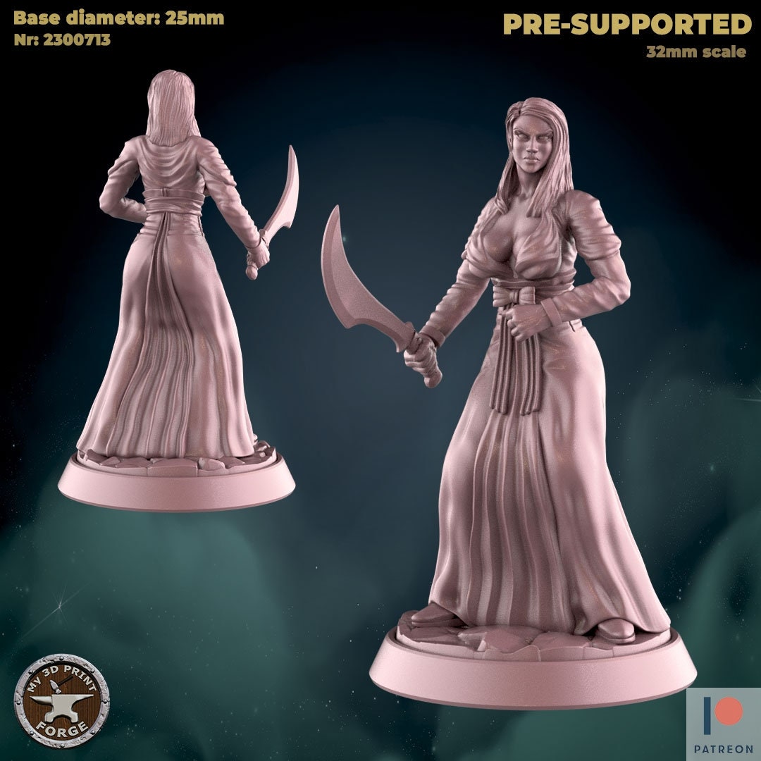 Juliette - 2 Poses - Unpainted Miniature