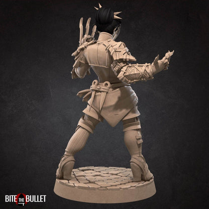 Hero Assassin - Female Rogue - Unpainted Miniature