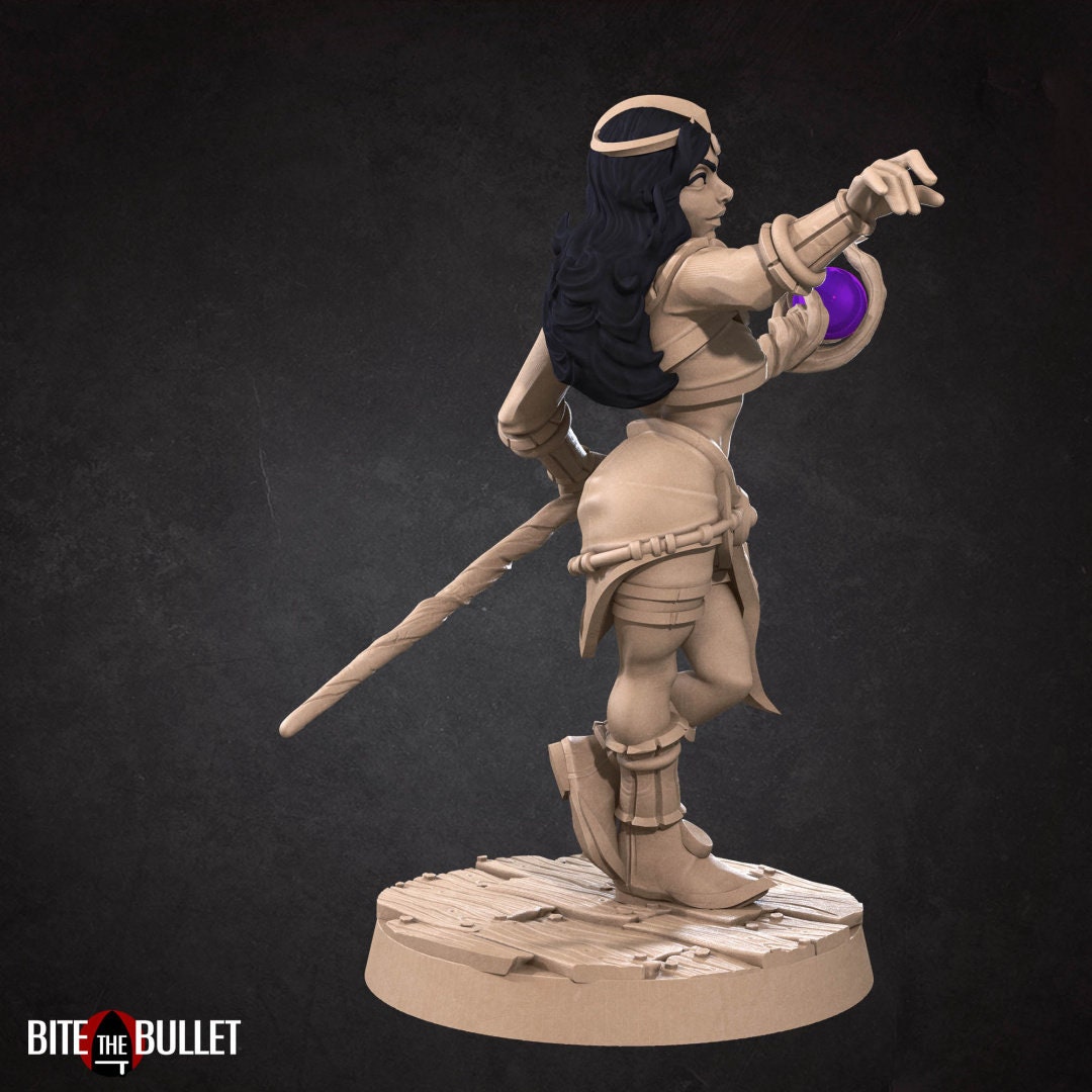 Hero Sorceress - Unpainted Miniature